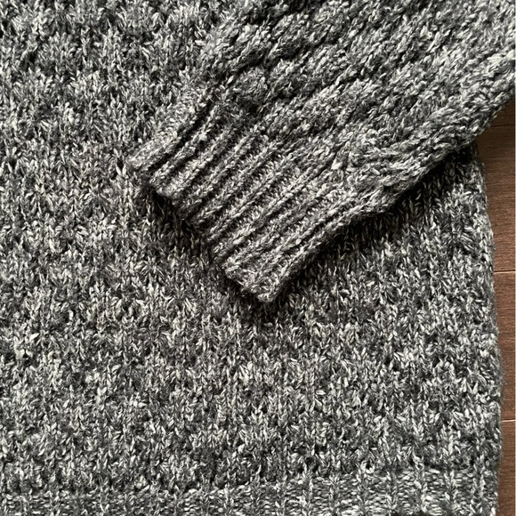 Zara Gray Crew Neck Sweater - Picture 4 of 6